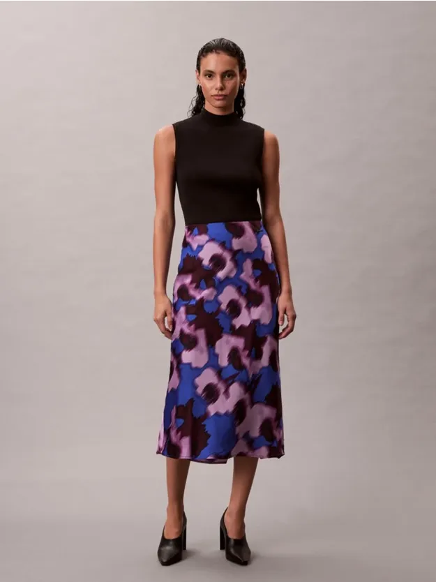 Black تنورة منسدلة متوسطة الطول ومزينة بطبعة