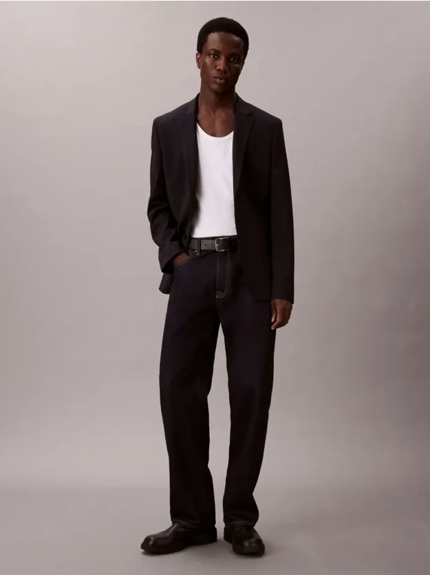 CK CLASSIC RINSE بنطال جينز بقصة أرجل مستقيمة وبنمط مستوحى من فترة التسعينيات